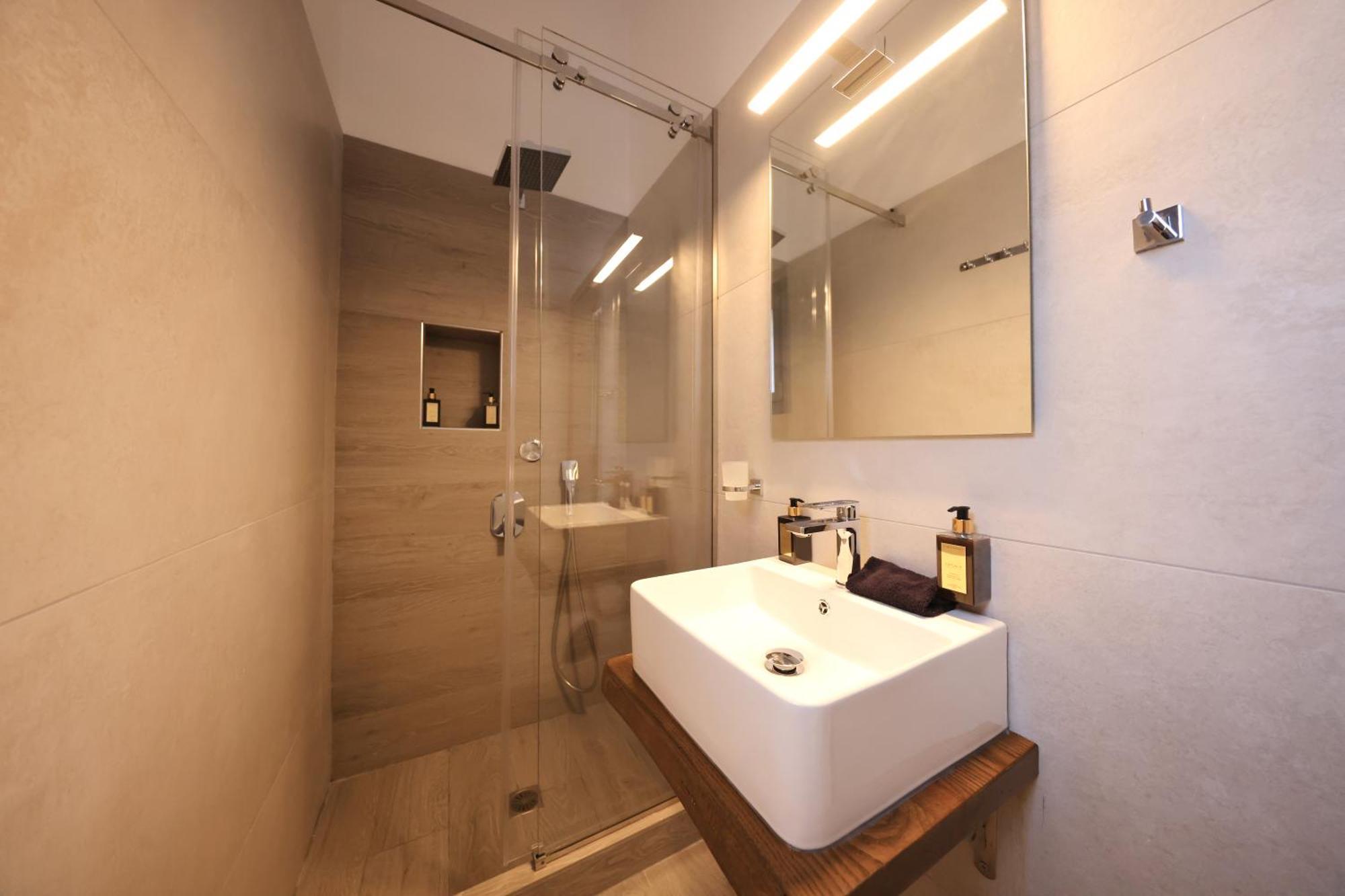 Njv Plus K Aegina ภายนอก รูปภาพ